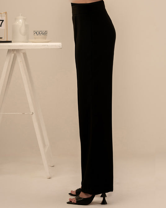 Straight pant with front pin tuck