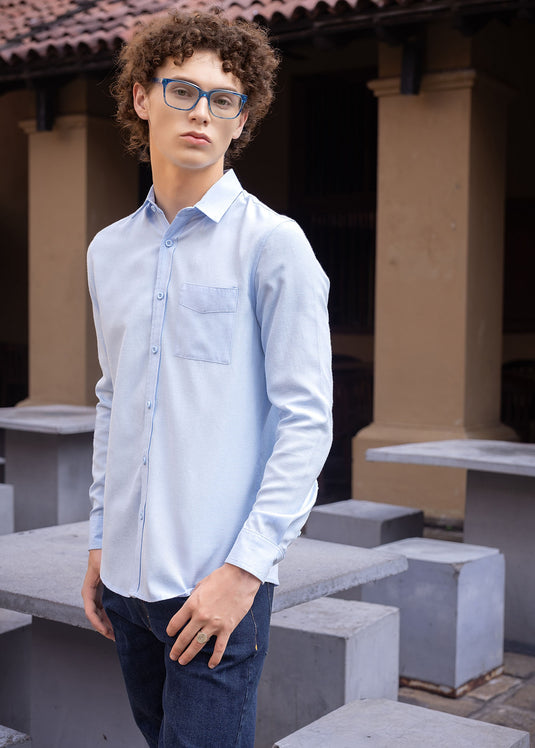 Long sleeve shirt wth detailed patch pocket