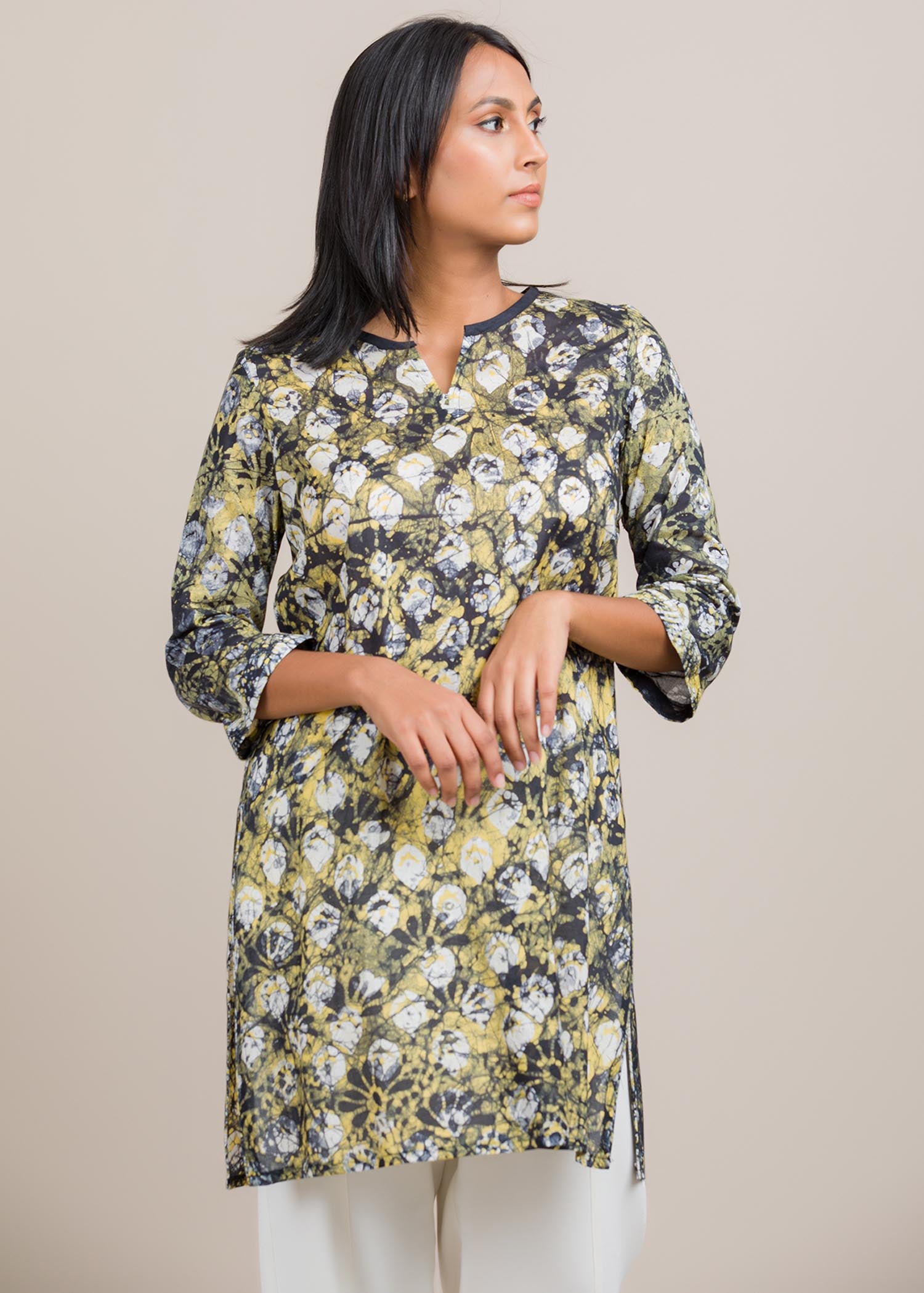 Kurtha top with contrass pipin