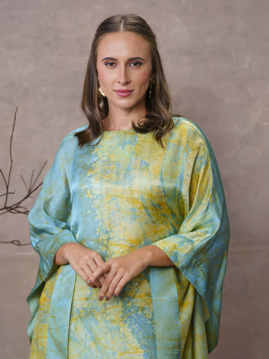 Oversized batwing kafatn dress with sea current batik print