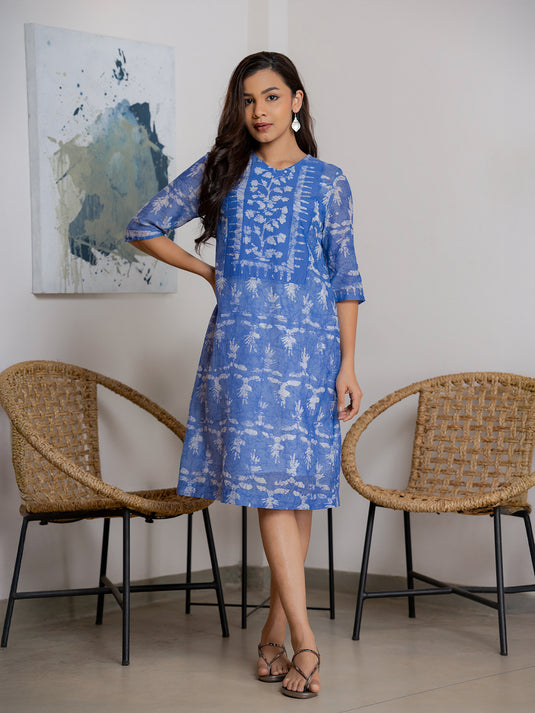 A-line dress detailed with round neckline yoke