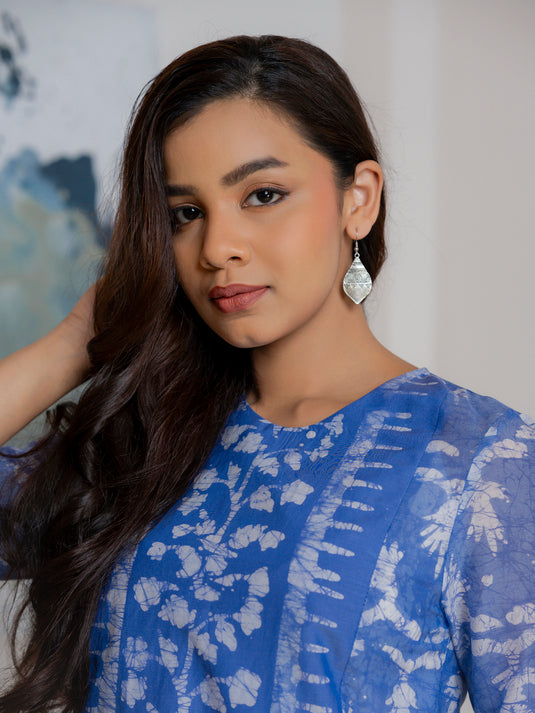 A-line dress detailed with round neckline yoke