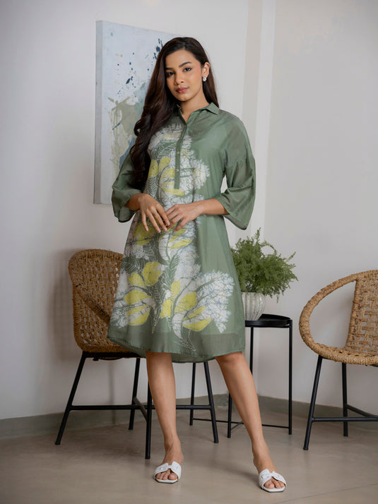 Collar detailed trapeze dress