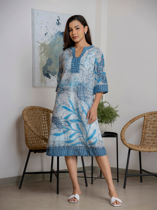 V- neckline dress detailed with borders