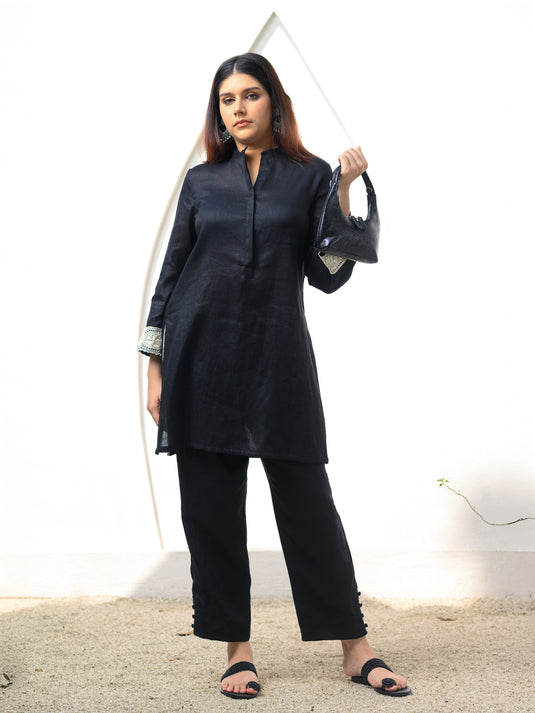 Premium linen kurtha top with contrast piping & crochet lace