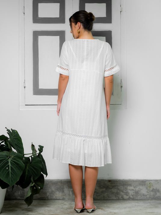 Lace detailed V neck dress