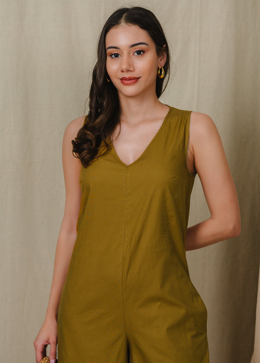 V neck jumpsuit with side pockets