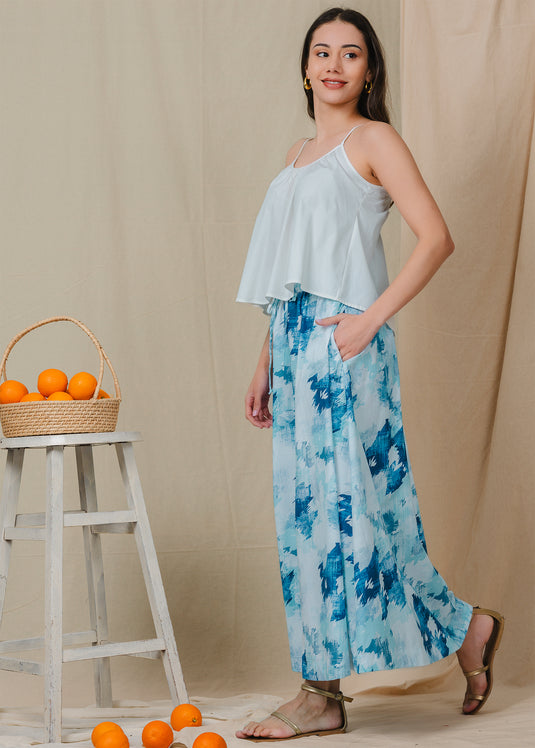 Basic cami with adjustable straps