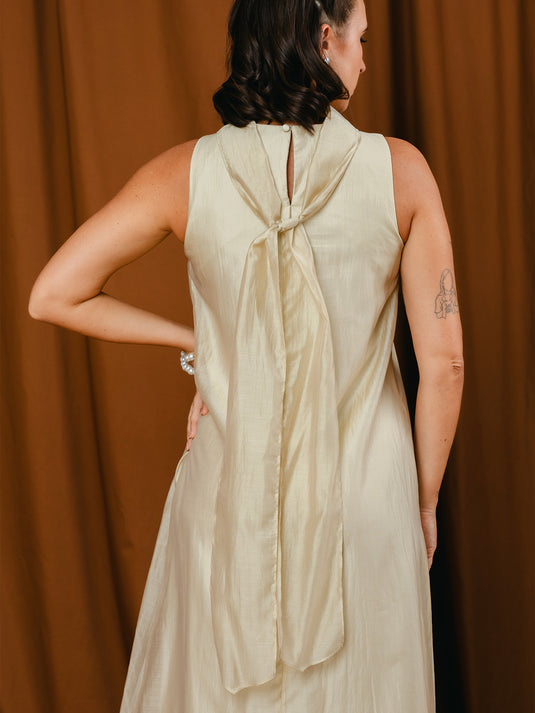 Sleeveless midi length dress with tie detailing