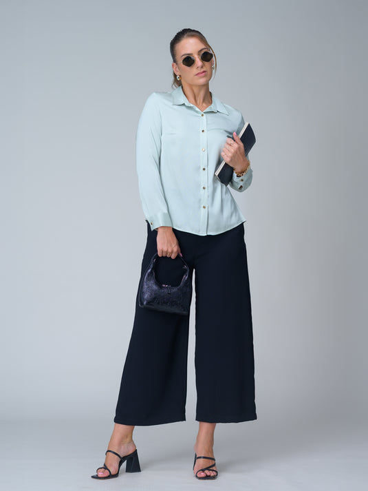 Basic shirt with gold buttons