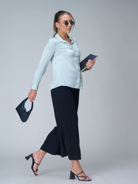 Basic shirt with gold buttons