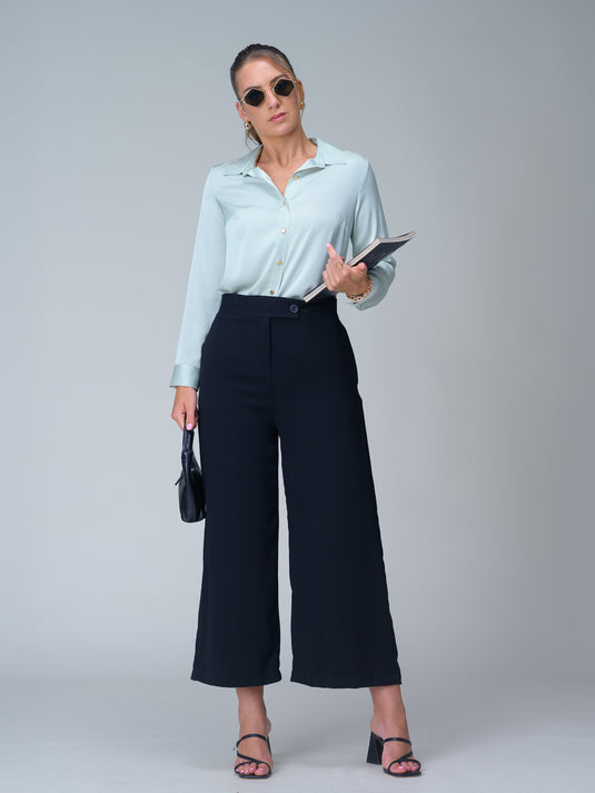 Basic shirt with gold buttons