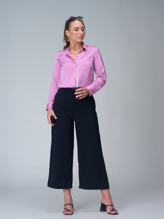 Basic shirt with gold buttons