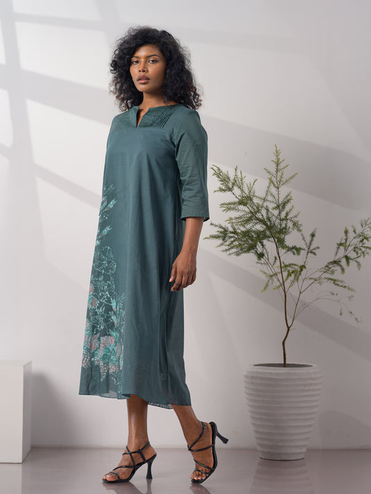 Floral pintuck detailed dress