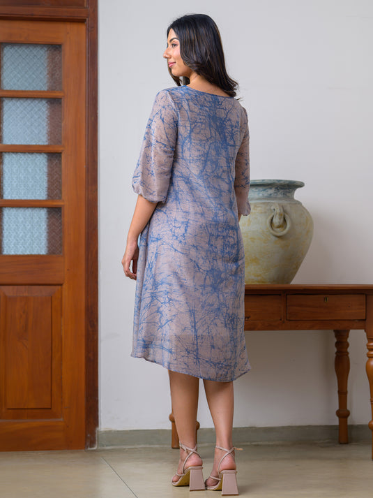 V- neck puff sleeve floral detailed batik dress