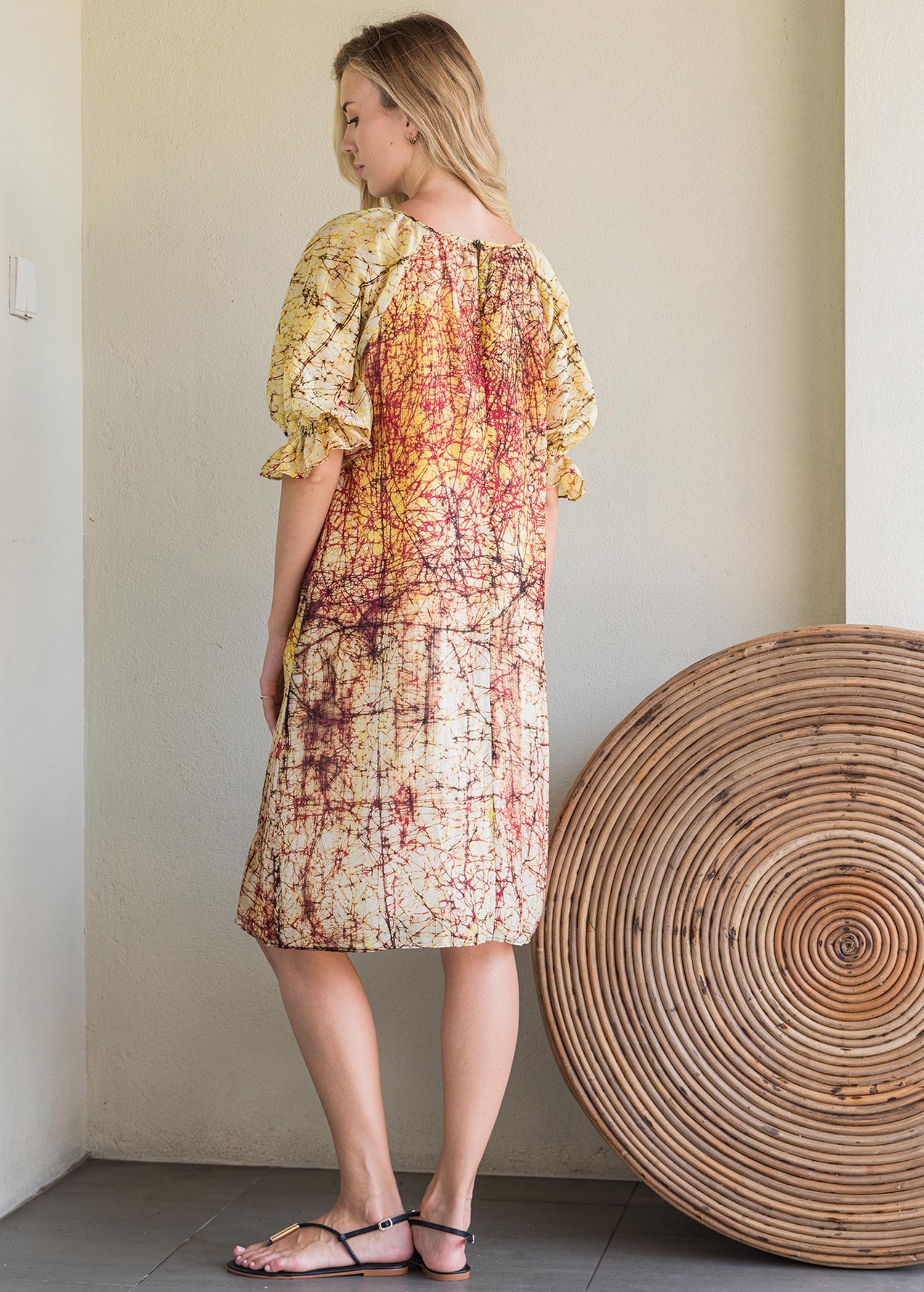 Puff sleeved straight batik dress