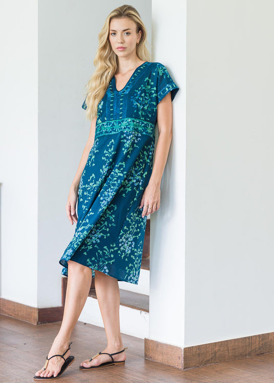 Short Sleeved V-neck Batik Deailed Dress