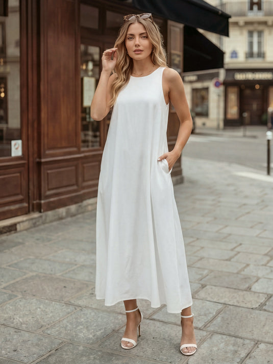 Sleeveless maxi dress with voluminous back