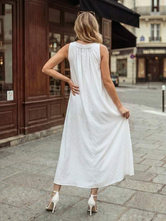 Sleeveless maxi dress with voluminous back