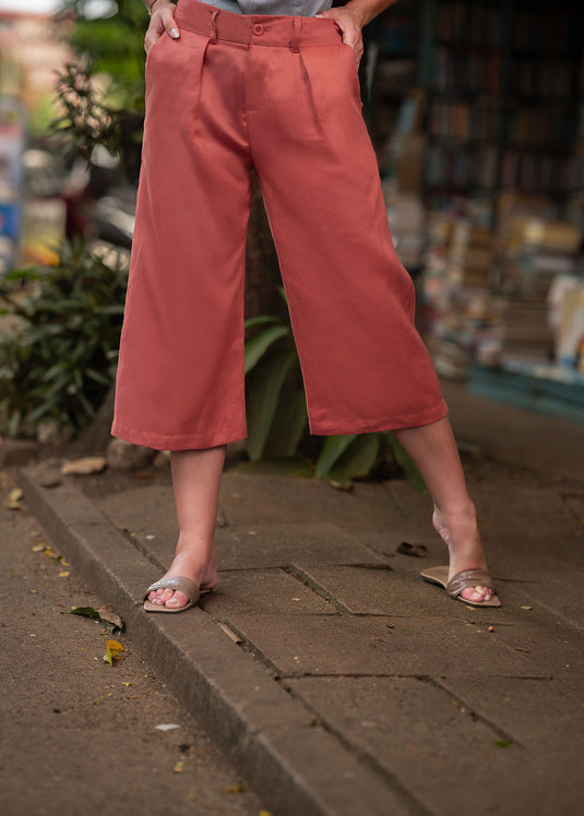 Three Quarter Pant With Front Pleat