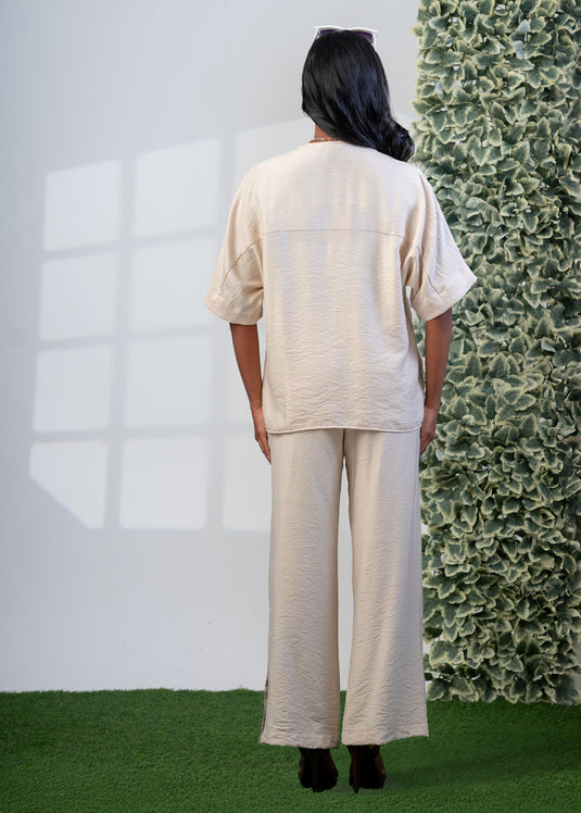 Oversized blouse with collar detail