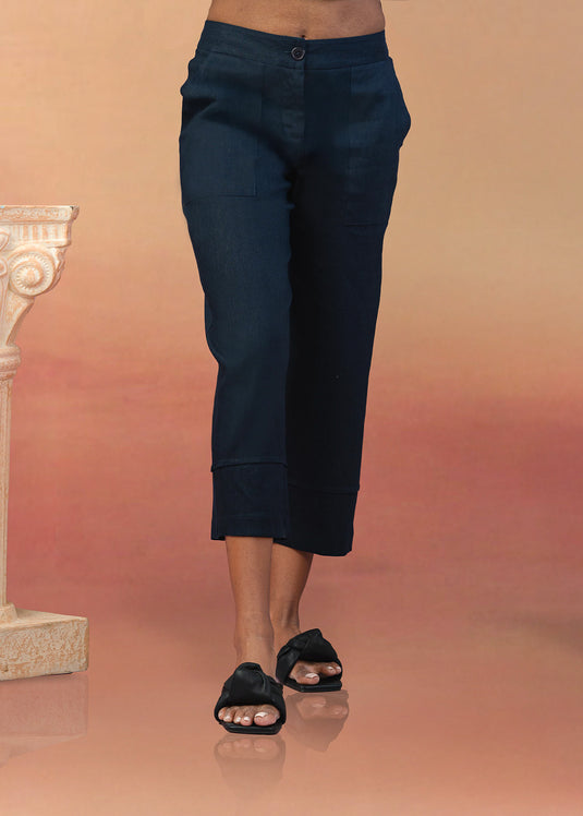 Cropped pant with pin tuck
