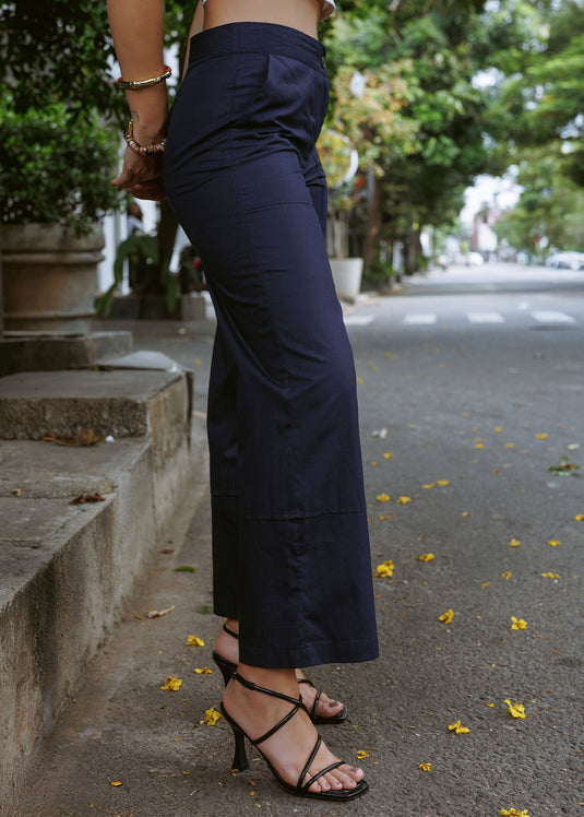 Basic straight leg pant