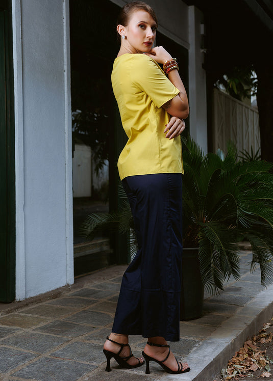 Short sleeve blouse with pintuck detail