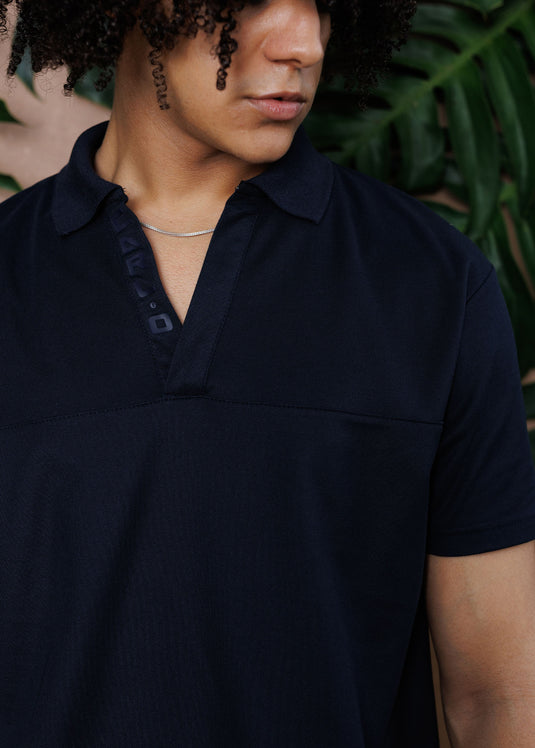 Polo shirt with a print in collar