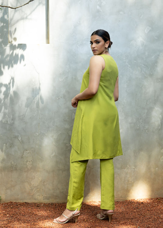 Sleeveless Kurtha Top With Front Slit