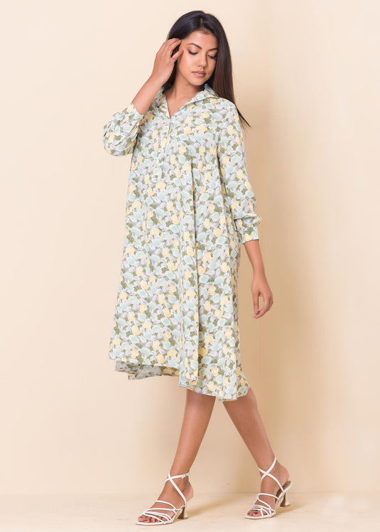 Printed volumy dress with collar