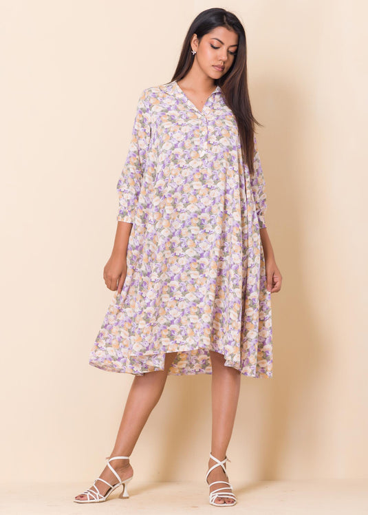 Printed volumy dress with collar