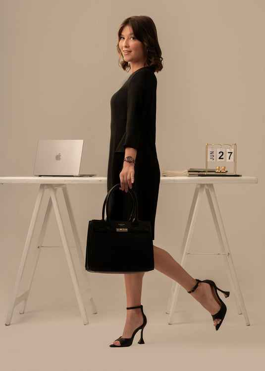 Short dress with flounce sleeve