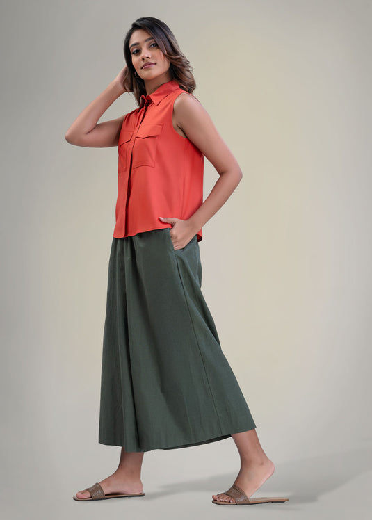 Double pocket sleeveless blouse
