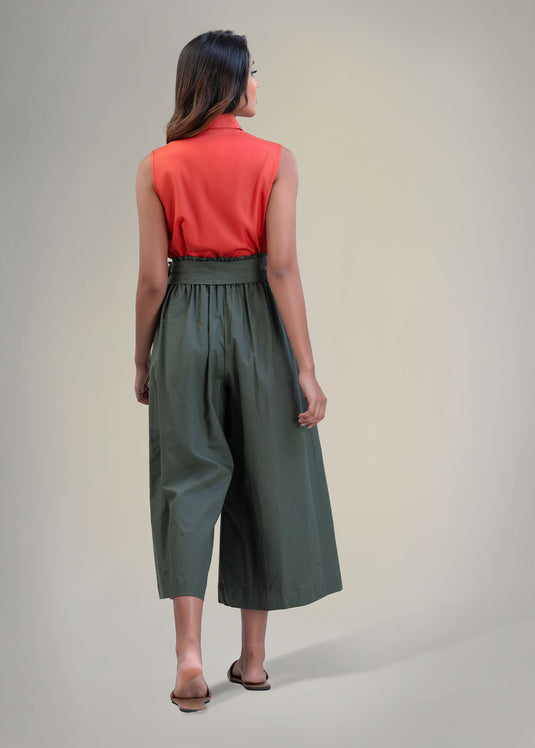 Double pocket sleeveless blouse