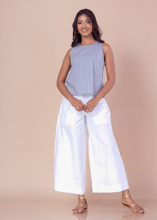 Sleeveless basic crop top