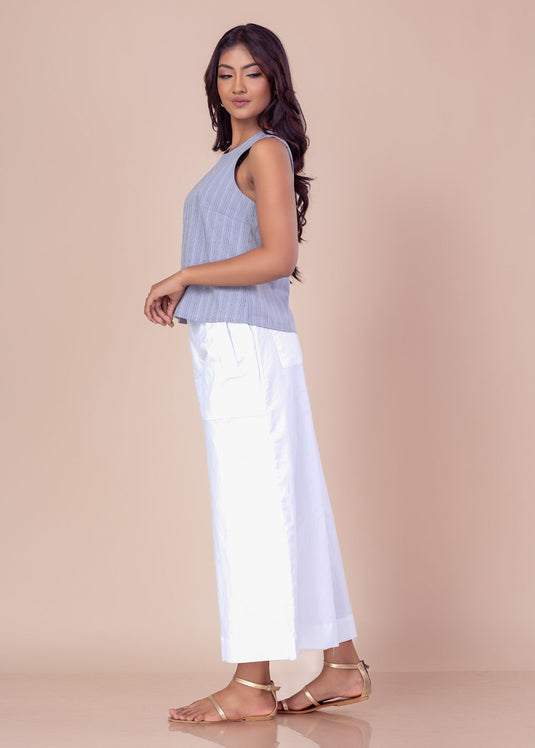 Sleeveless basic crop top