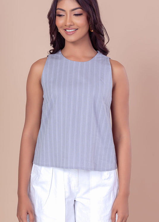 Sleeveless basic crop top