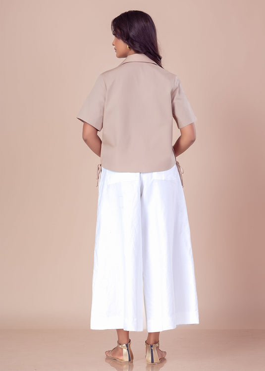 Short sleeve shirt with tie detailing