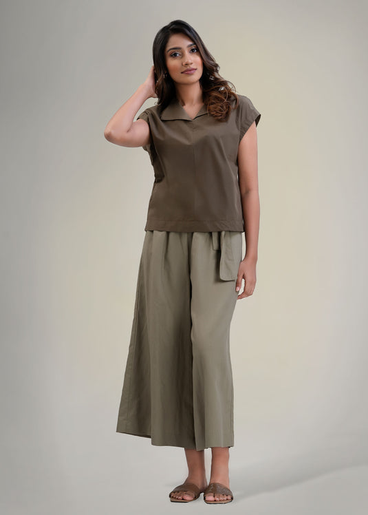 Flap collar basic blouse