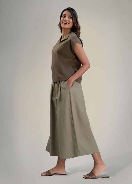 Flap collar basic blouse