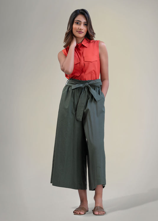 Double pocket sleeveless blouse