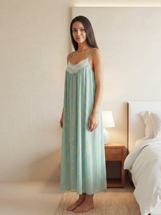 Lace detailed night gown