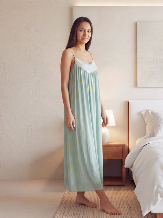 Lace detailed night gown