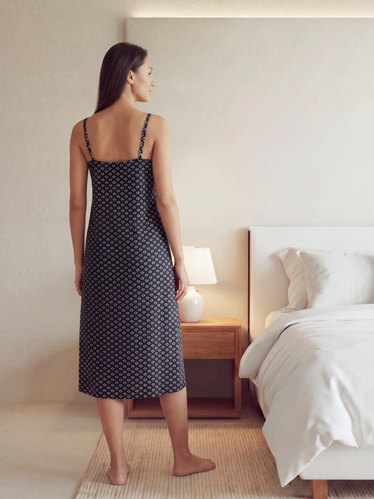 Lace detailed night gown