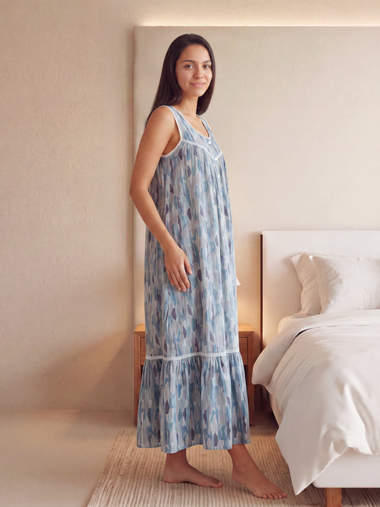 Lace detailed night gown