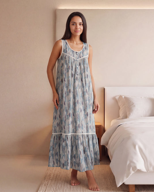 Lace detailed night gown