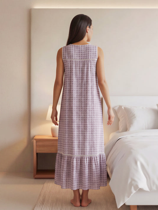 Lace detailed night gown