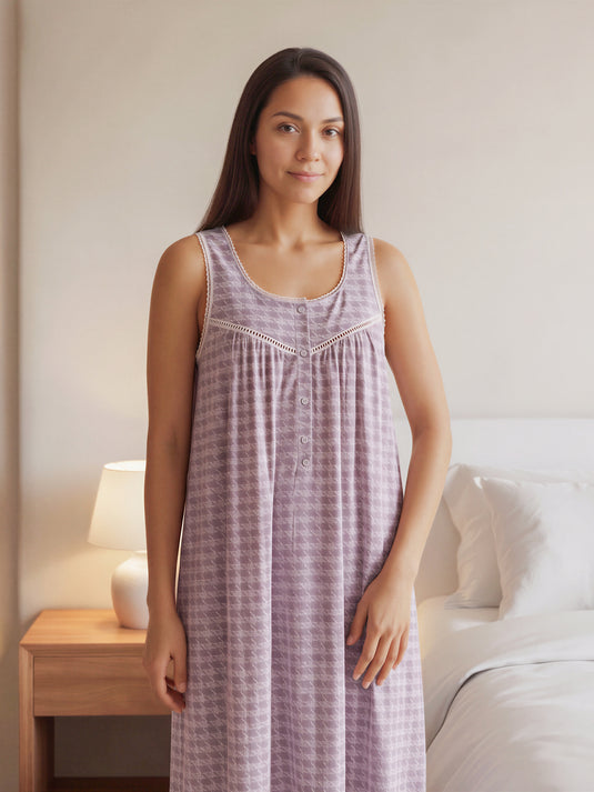 Lace detailed night gown
