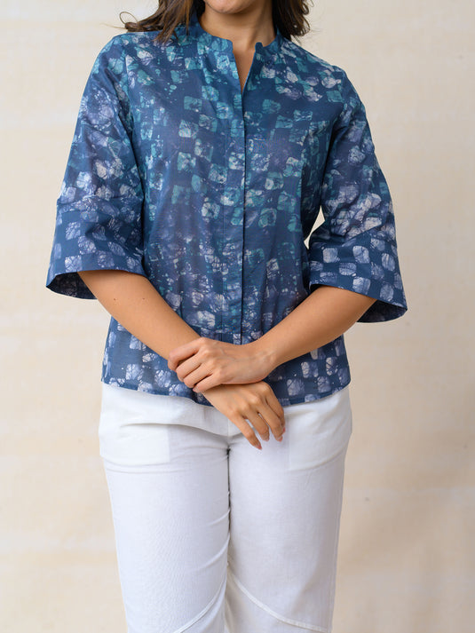 Cuff detailed bell sleeve batik top